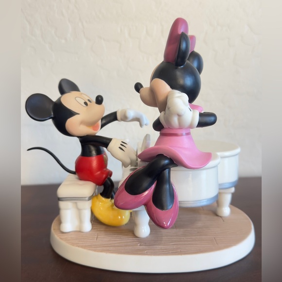 Precious Moments Disney Showcase Our Love Is A Sweet Melody 173704 (SB1511) - Picture 2 of 16